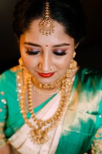 Which Photographer Offers Customized Wedding Albums?